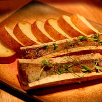 купить Запеченные мозговые косточки Запеченные мозговые косточки заказать доставку ROJO ресторан Алматы